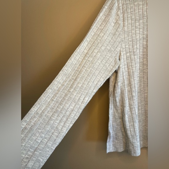 Livi Gray V-Neck Ribbed Women's Top Size 14/16 - Picture 4 of 8